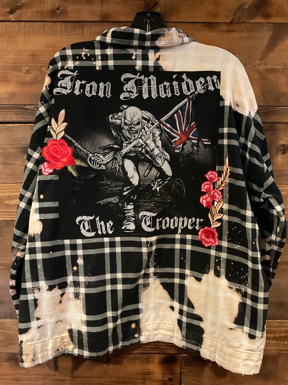 CUSTOM IRON MAIDEN “The Trooper” Distressed Flannel Shirt RARE
MENS size XLARGE